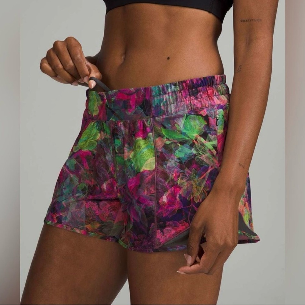 Lululemon Hotty Hot Low-Rise Lined Short 4”